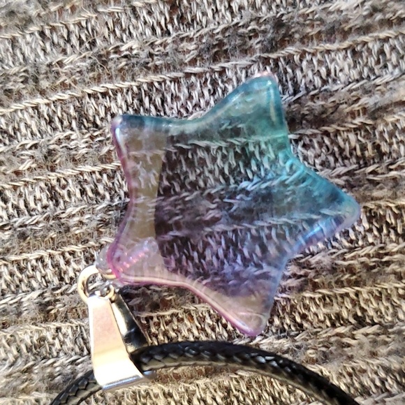 Glass Star necklace pendant - Picture 2 of 3